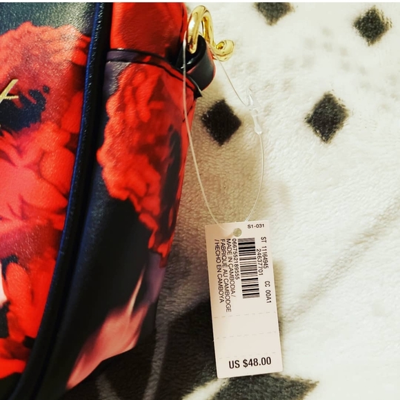 Victoria's Secret bag - Picture 3 of 3